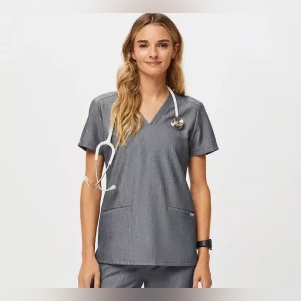 FIGS Casma Three-Pocket Scrub Top Women's Large Pockets Stretch Gray